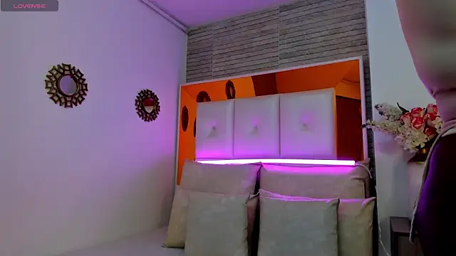 Snapshot of ShaniaBrownn chatting on 02.05.25 ShaniaBrownn online show from 02.05.25