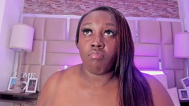 Snapshot of ShaniaBrownn chatting on 09.13.25 ShaniaBrownn online show from 09.13.25