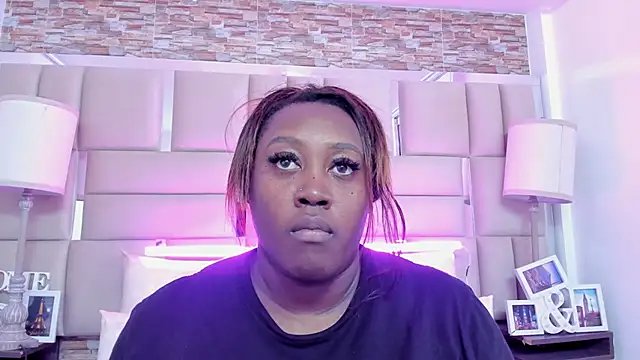 Snapshot of ShaniaBrownn chatting on 09.26.25 ShaniaBrownn online show from 09.26.25