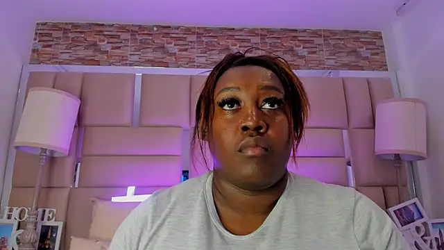 Snapshot of ShaniaBrownn chatting on 10.01.25 ShaniaBrownn online show from 10.01.25