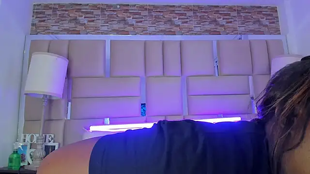 Snapshot of ShaniaBrownn chatting on 10.10.25 ShaniaBrownn online show from 10.10.25