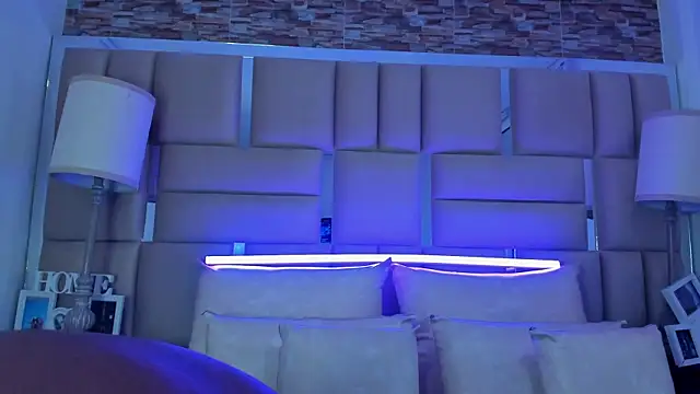 Snapshot of ShaniaBrownn chatting on 10.17.25 ShaniaBrownn online show from 10.17.25