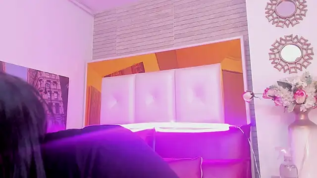 Snapshot of ShaniaBrownn chatting on 11.06.25 ShaniaBrownn online show from 11.06.25