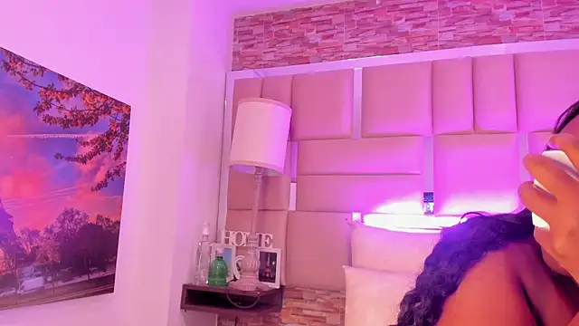 Snapshot of ShaniaBrownn chatting on 11.21.25 ShaniaBrownn online show from 11.21.25