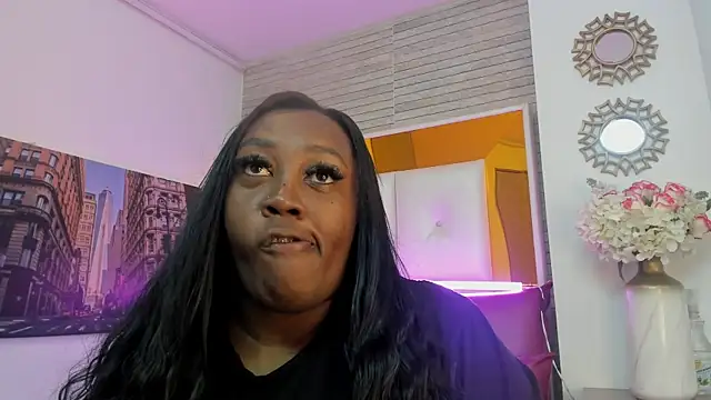 Snapshot of ShaniaBrownn chatting on 11.26.25 ShaniaBrownn online show from 11.26.25