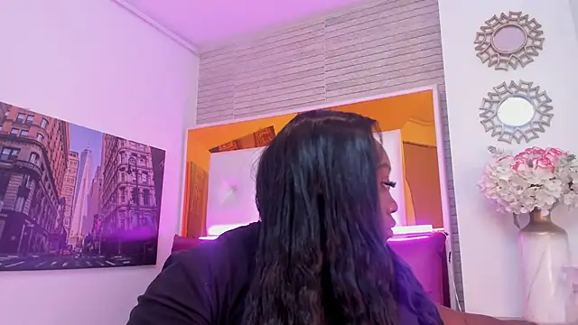 Snapshot of ShaniaBrownn chatting on 11.28.25 ShaniaBrownn online show from 11.28.25