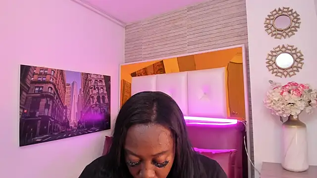 Snapshot of ShaniaBrownn chatting on 12.02.25 ShaniaBrownn online show from 12.02.25