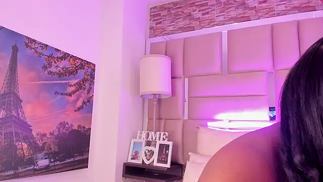 Snapshot of ShaniaBrownn chatting on 12.19.25 ShaniaBrownn online show from 12.19.25