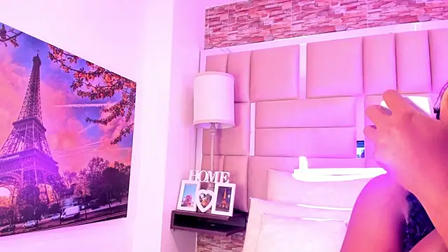 Snapshot of ShaniaBrownn chatting on 12.22.25 ShaniaBrownn online show from 12.22.25