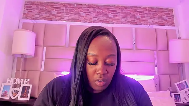 Snapshot of ShaniaBrownn chatting on 01.06.26 ShaniaBrownn online show from 01.06.26