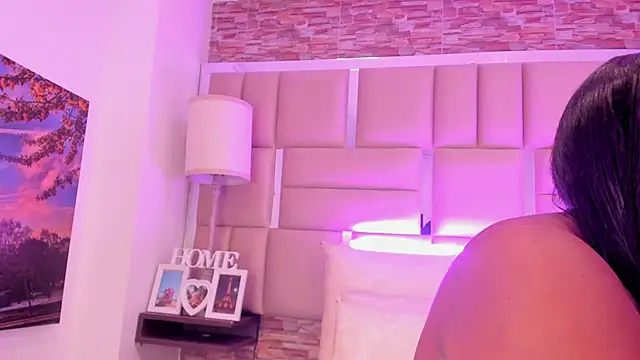 Snapshot of ShaniaBrownn chatting on 01.09.26 ShaniaBrownn online show from 01.09.26