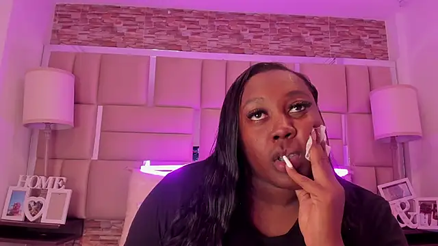 Snapshot of ShaniaBrownn chatting on 02.03.26 ShaniaBrownn online show from 02.03.26