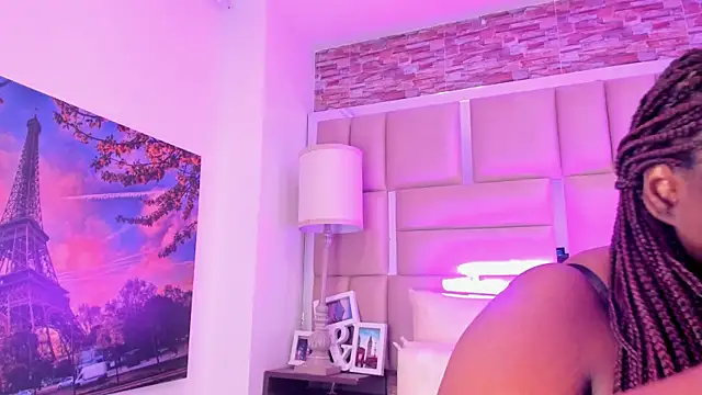ShaniaBrownn online show from 04.21.26