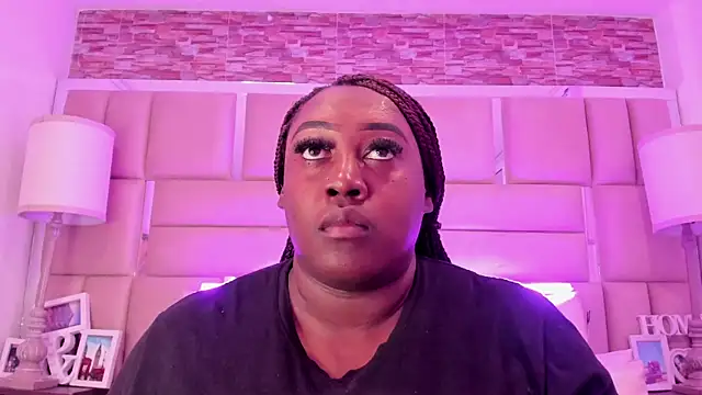 ShaniaBrownn online show from 04.23.26