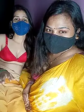 Snapshot of cutee__crazy chatting on 10.08.25 cutee  crazy online show from 10.08.25