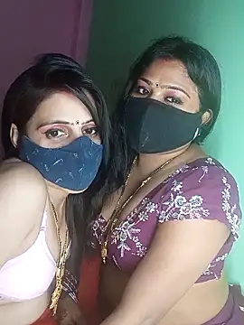 Snapshot of cutee__crazy chatting on 10.10.25 cutee  crazy online show from 10.10.25