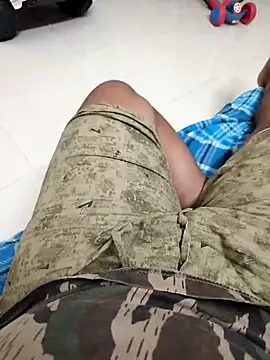 Snapshot of mkmony chatting on 11.24.25 mkmony online show from 11.24.25