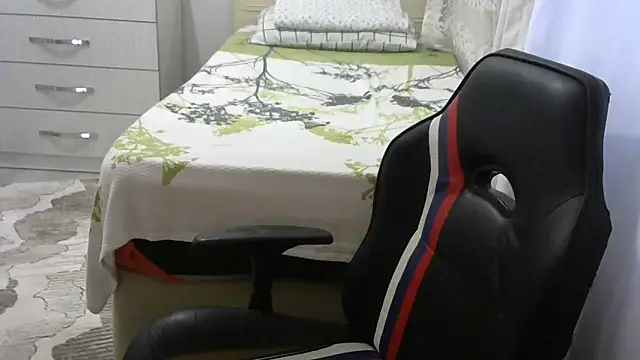 Snapshot of crazybaby5461 chatting on 10.06.25 crazybaby5461 online show from 10.06.25