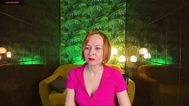 Snapshot of NikaGentle chatting on 12.12.24 NikaGentle online show from 12.12.24