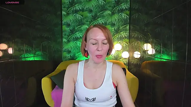 Snapshot of NikaGentle chatting on 12.13.24 NikaGentle online show from 12.13.24