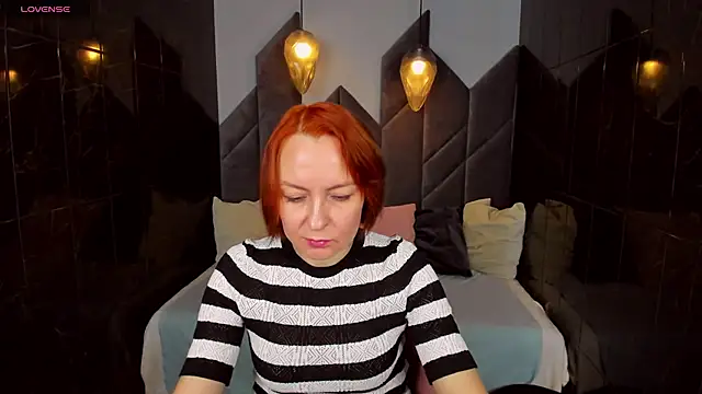 Snapshot of NikaGentle chatting on 12.20.24 NikaGentle online show from 12.20.24