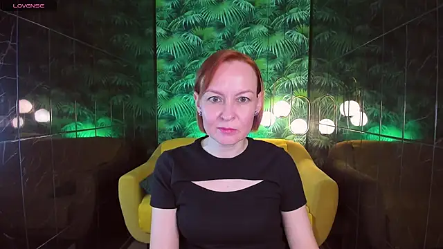 Snapshot of NikaGentle chatting on 12.25.24 NikaGentle online show from 12.25.24