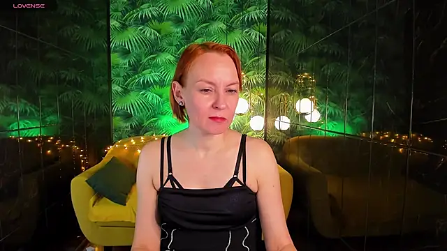Snapshot of NikaGentle chatting on 12.29.24 NikaGentle online show from 12.29.24