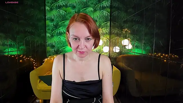 Snapshot of NikaGentle chatting on 12.29.24 NikaGentle online show from 12.29.24