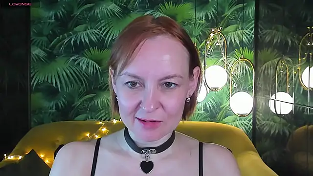 Snapshot of NikaGentle chatting on 01.03.25 NikaGentle online show from 01.03.25