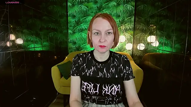 Snapshot of NikaGentle chatting on 01.06.25 NikaGentle online show from 01.06.25