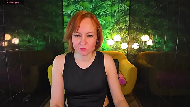 Snapshot of NikaGentle chatting on 01.08.25 NikaGentle online show from 01.08.25