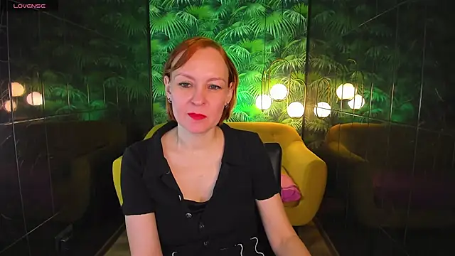 Snapshot of NikaGentle chatting on 01.08.25 NikaGentle online show from 01.08.25