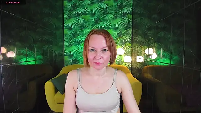 Snapshot of NikaGentle chatting on 01.11.25 NikaGentle online show from 01.11.25