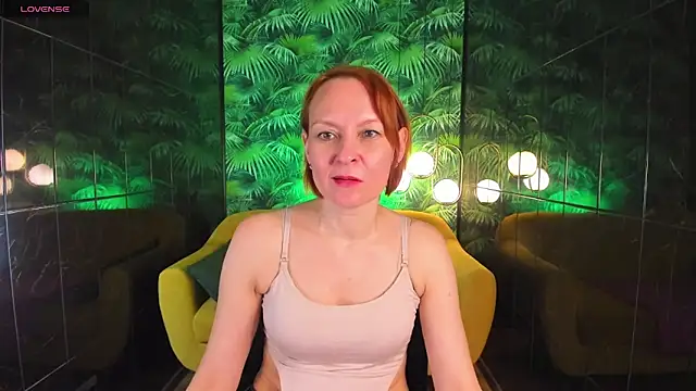 Snapshot of NikaGentle chatting on 01.11.25 NikaGentle online show from 01.11.25