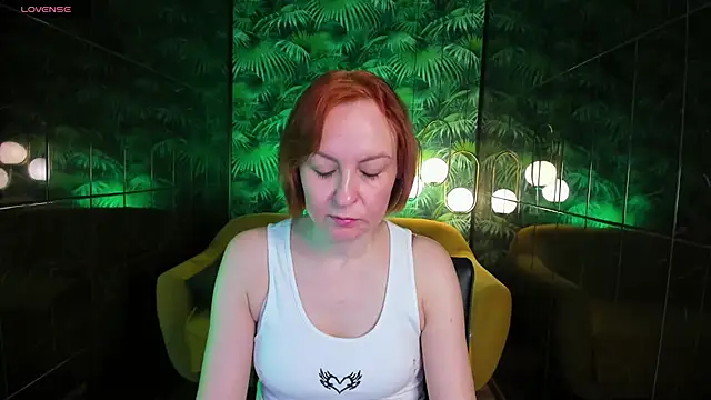 Snapshot of NikaGentle chatting on 01.18.25 NikaGentle online show from 01.18.25