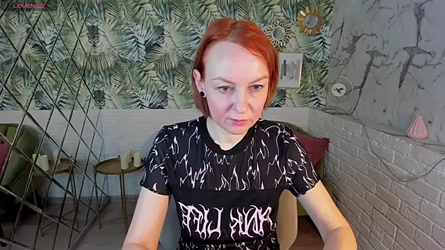 Snapshot of NikaGentle chatting on 01.20.25 NikaGentle online show from 01.20.25