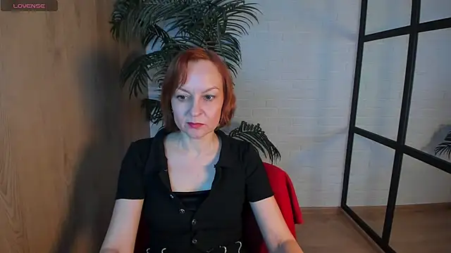 Snapshot of NikaGentle chatting on 01.22.25 NikaGentle online show from 01.22.25