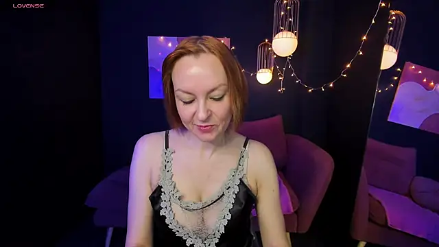 Snapshot of NikaGentle chatting on 02.09.25 NikaGentle online show from 02.09.25