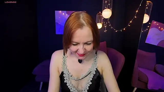 Snapshot of NikaGentle chatting on 02.09.25 NikaGentle online show from 02.09.25