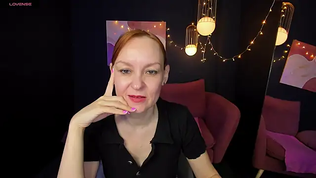 Snapshot of NikaGentle chatting on 02.09.25 NikaGentle online show from 02.09.25