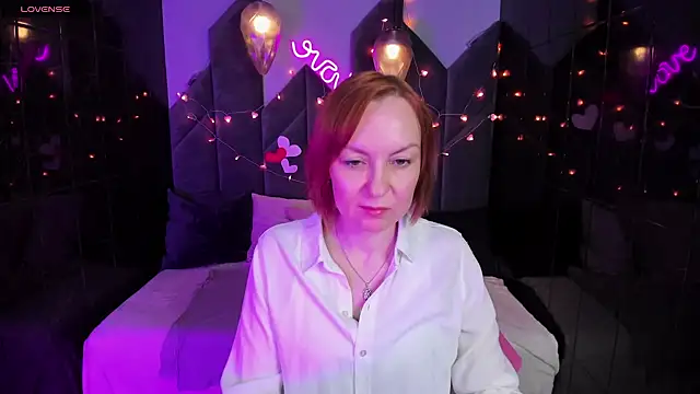 Snapshot of NikaGentle chatting on 02.13.25 NikaGentle online show from 02.13.25