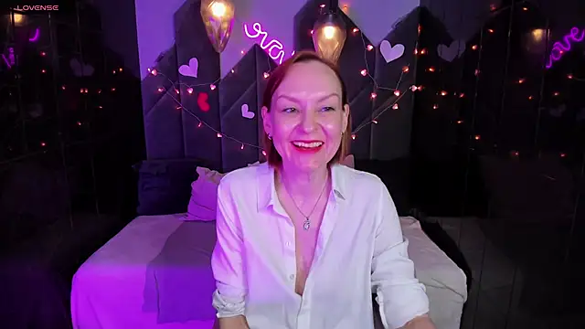 Snapshot of NikaGentle chatting on 02.13.25 NikaGentle online show from 02.13.25