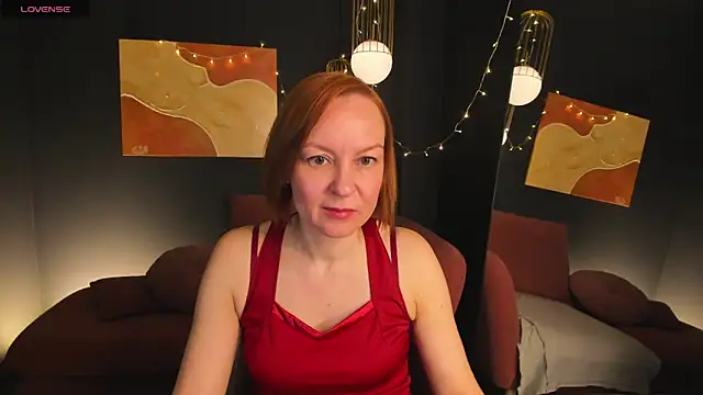 Snapshot of NikaGentle chatting on 03.04.25 NikaGentle online show from 03.04.25