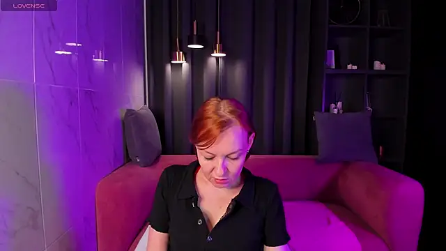 Snapshot of NikaGentle chatting on 03.08.25 NikaGentle online show from 03.08.25