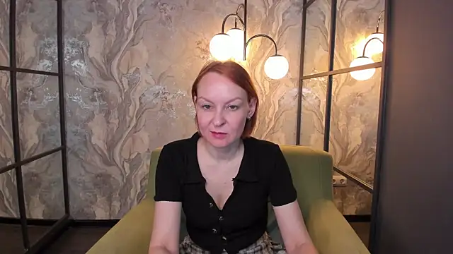 Snapshot of NikaGentle chatting on 03.10.25 NikaGentle online show from 03.10.25