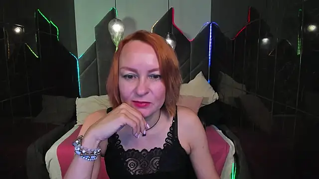 Snapshot of NikaGentle chatting on 10.03.25 NikaGentle online show from 10.03.25
