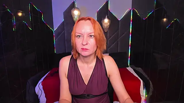 Snapshot of NikaGentle chatting on 10.06.25 NikaGentle online show from 10.06.25