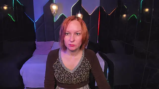 Snapshot of NikaGentle chatting on 10.11.25 NikaGentle online show from 10.11.25