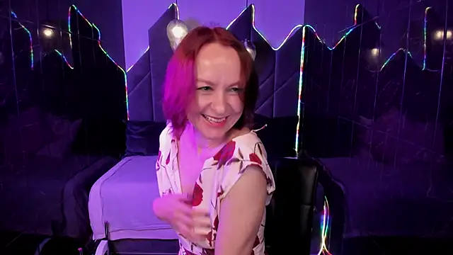 Snapshot of NikaGentle chatting on 10.20.25 NikaGentle online show from 10.20.25