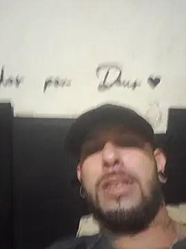 Snapshot of Bulldog2122 chatting on 10.03.25 Bulldog2122 online show from 10.03.25